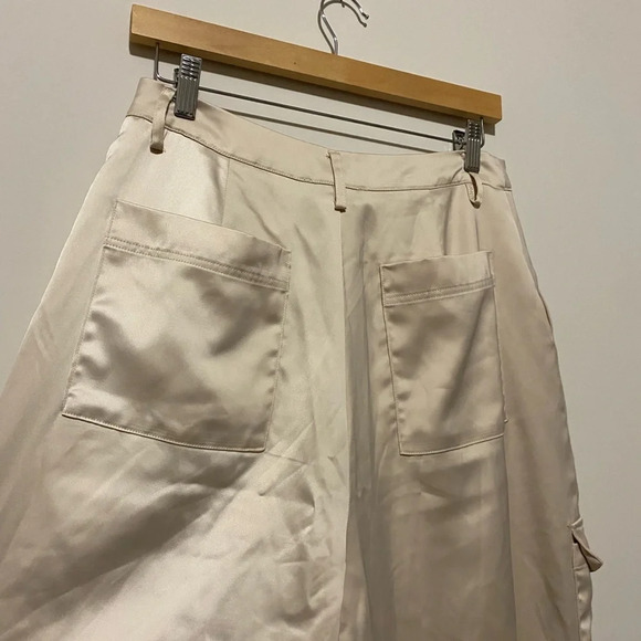 House of Harlow Cream Satin Cargo Pants 8 - Picture 7 of 9